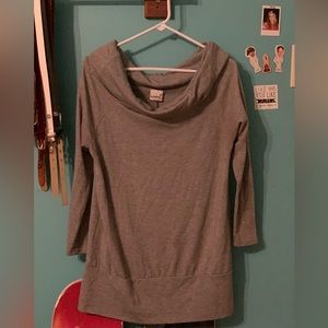 Women’s long sleeve knit cowlneck
